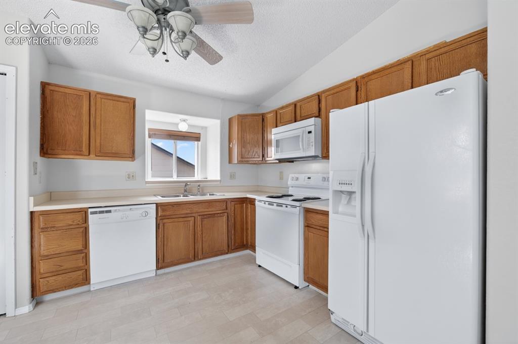 Image 13 of 37: Kitchen