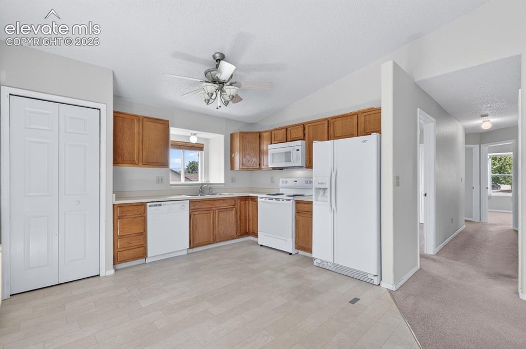 Image 14 of 37: Kitchen