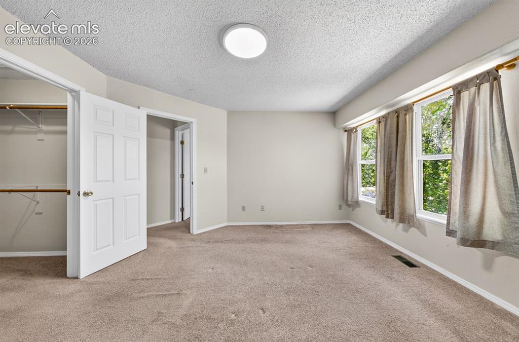 Image 18 of 37: Bedroom