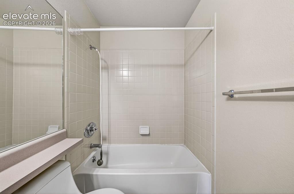 Image 24 of 37: Bathroom