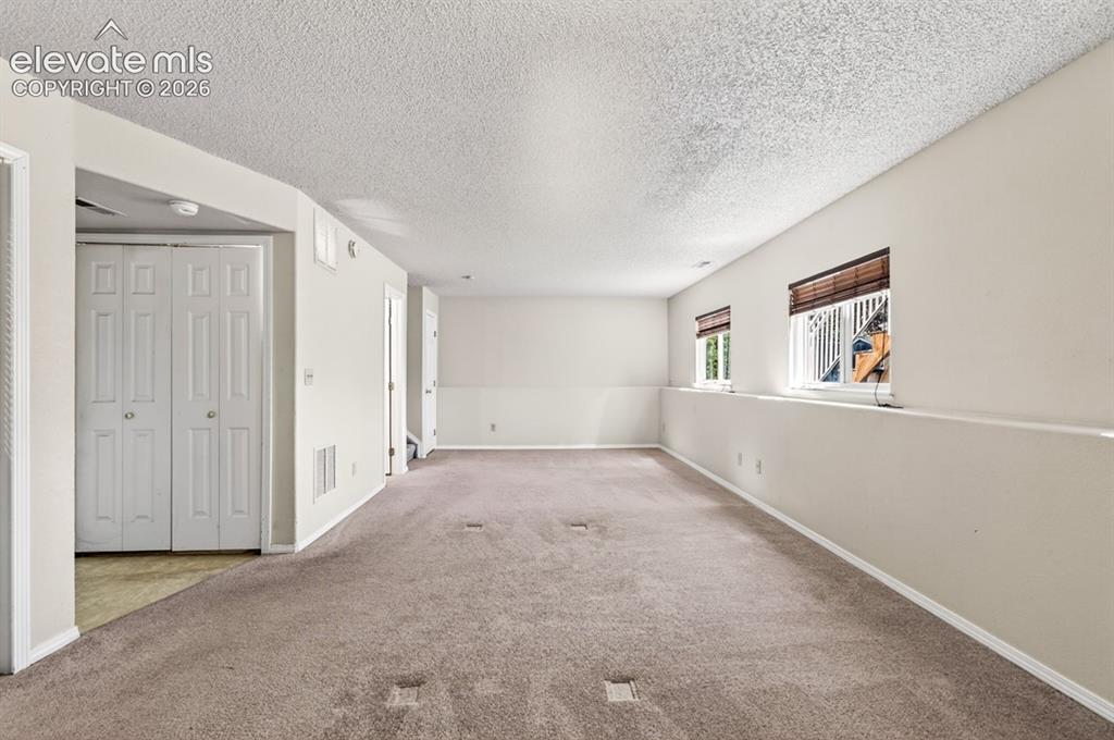 Image 31 of 37: Family Room