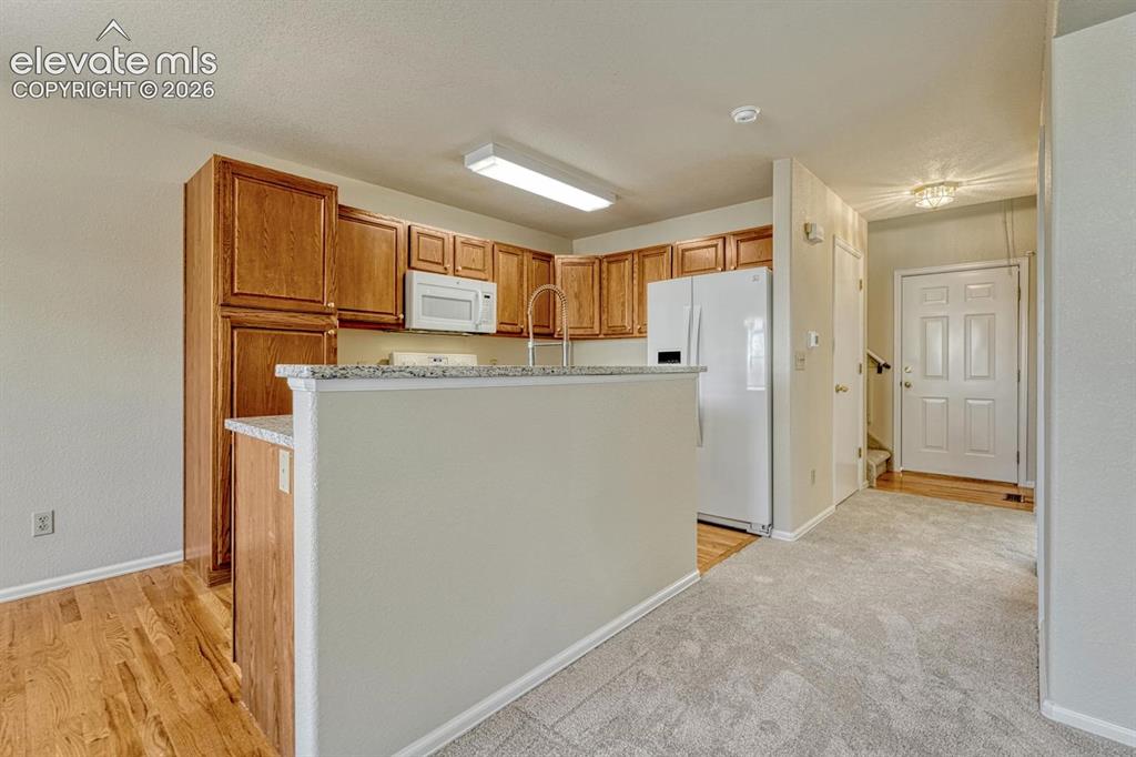 Image 15 of 49: Kitchen
