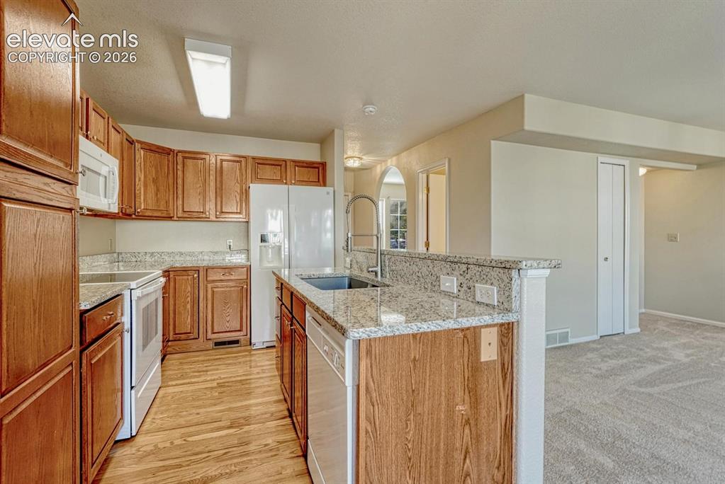 Image 7 of 49: Kitchen