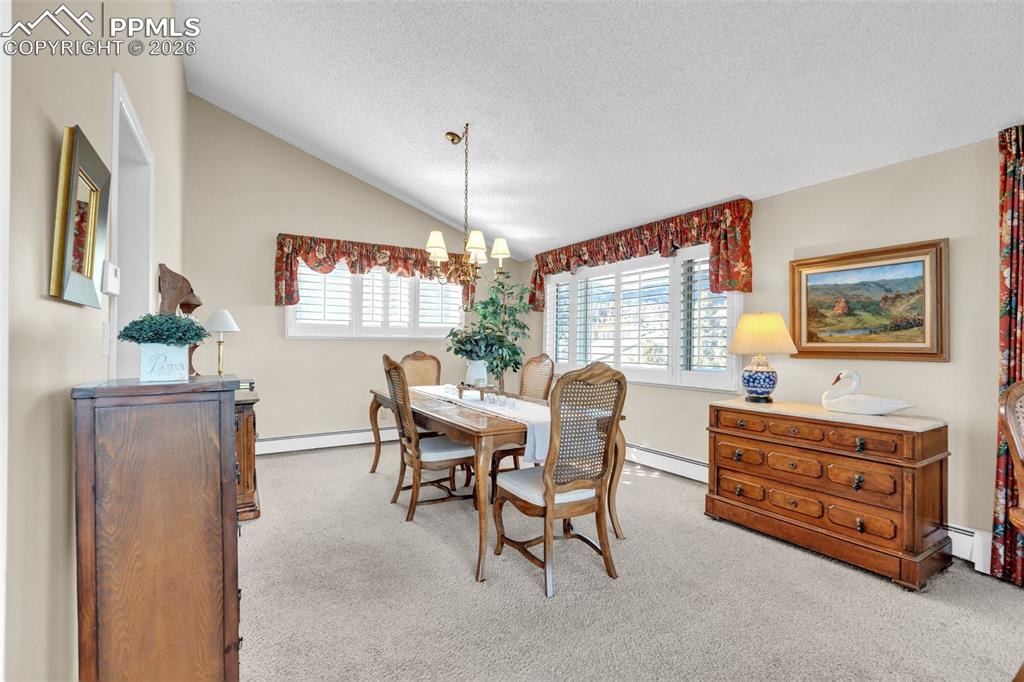 Image 13 of 49: Dining Area