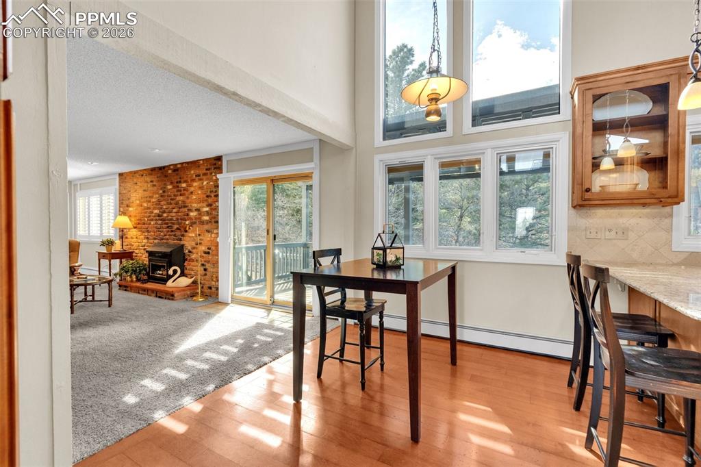 Image 19 of 49: Dining Area