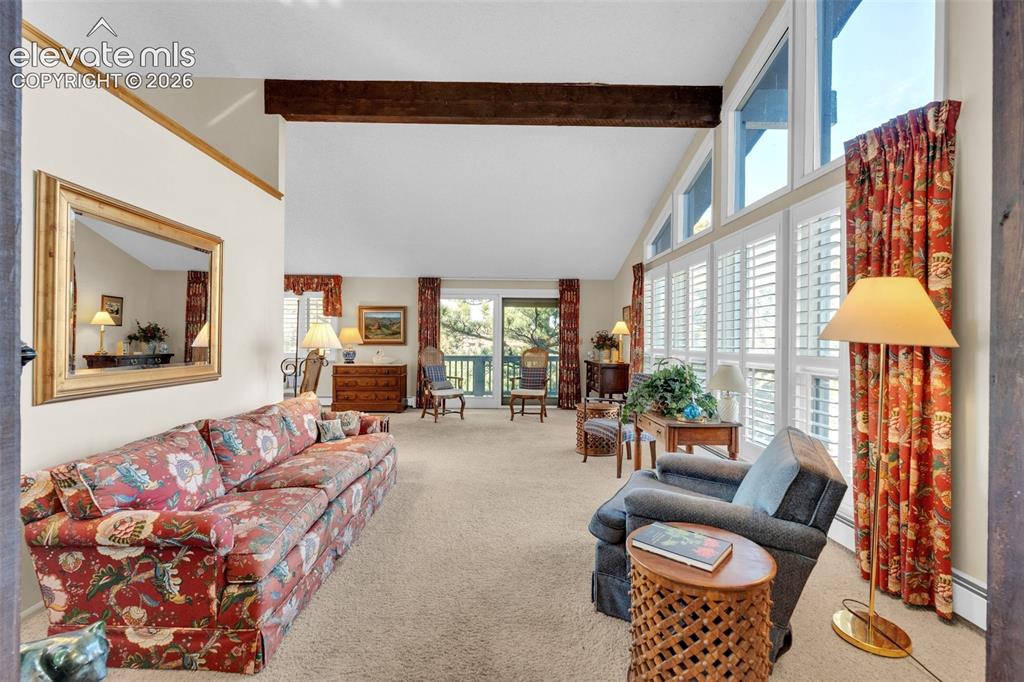 Image 19 of 50: Living Room