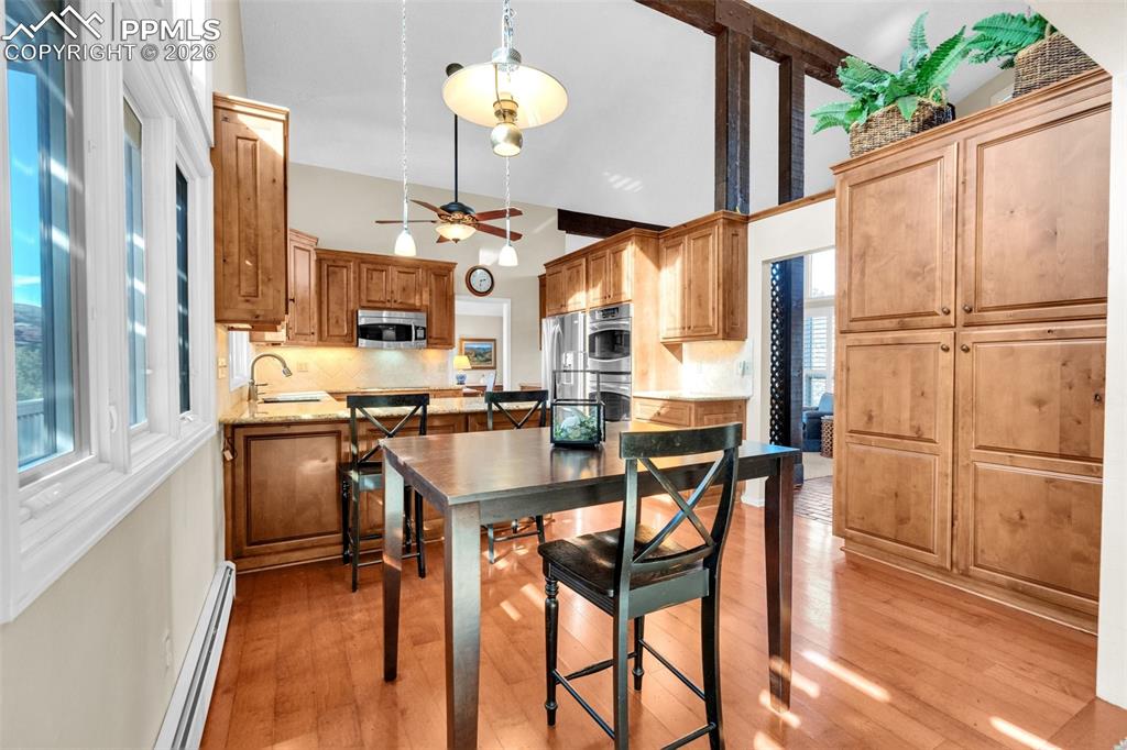 Image 20 of 49: Kitchen