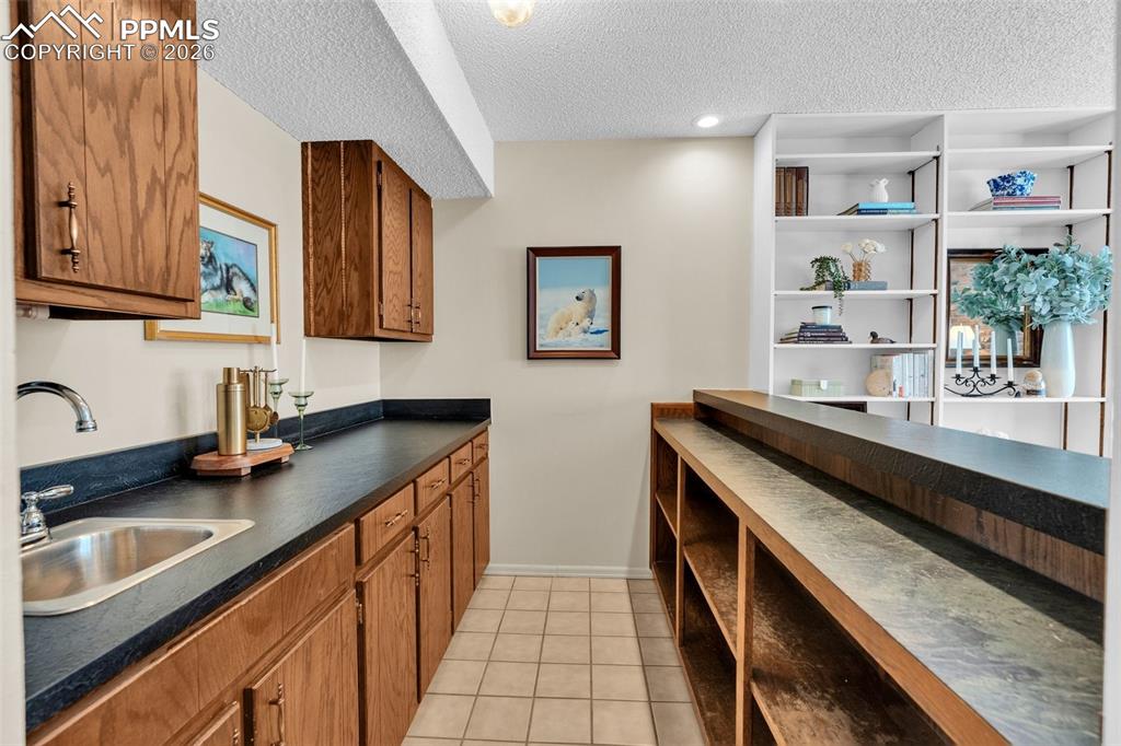 Image 38 of 49: Wet Bar. 