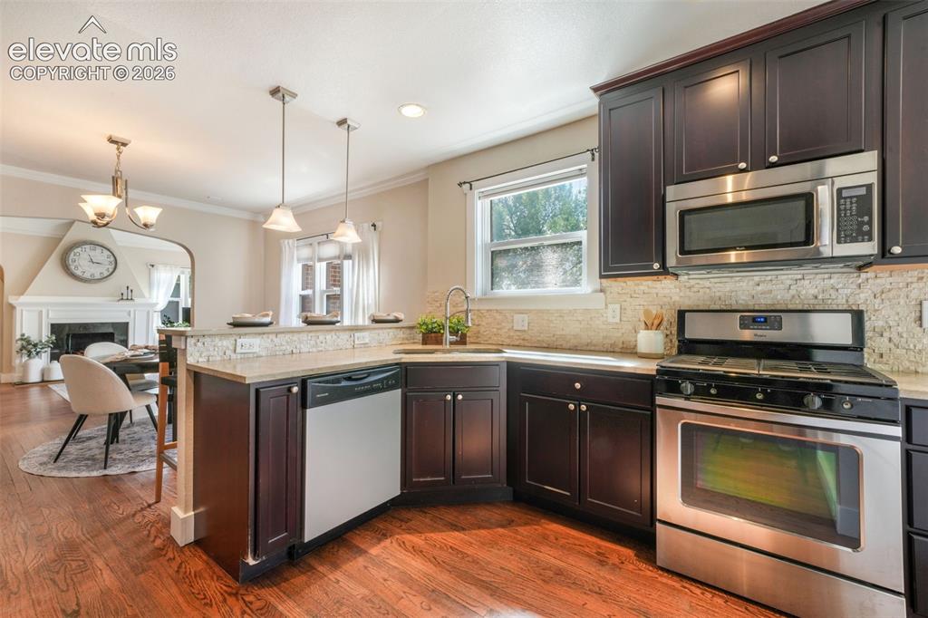 Image 12 of 50: Kitchen