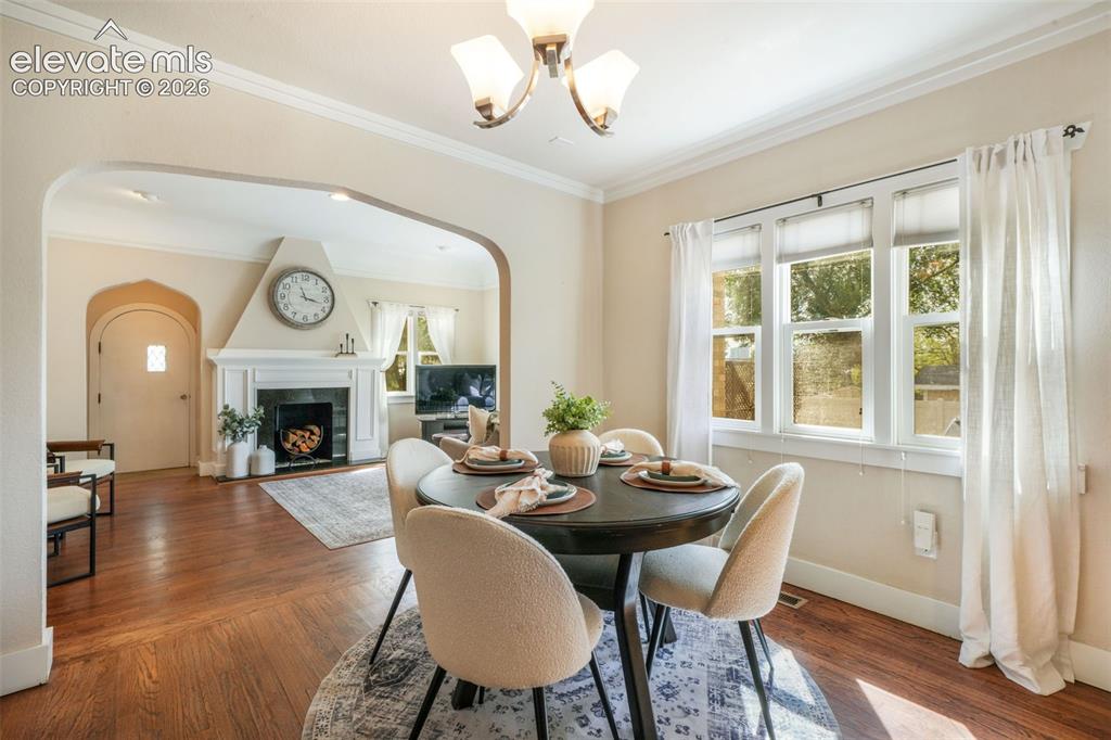 Image 9 of 50: Dining Area