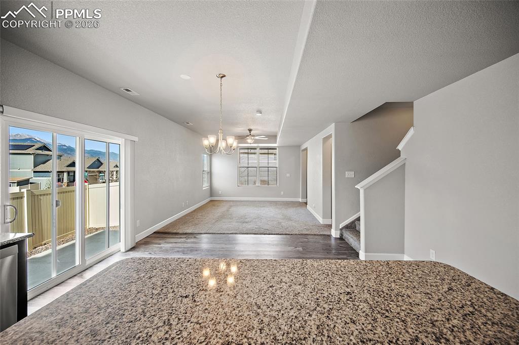 Image 13 of 42: Dining Area