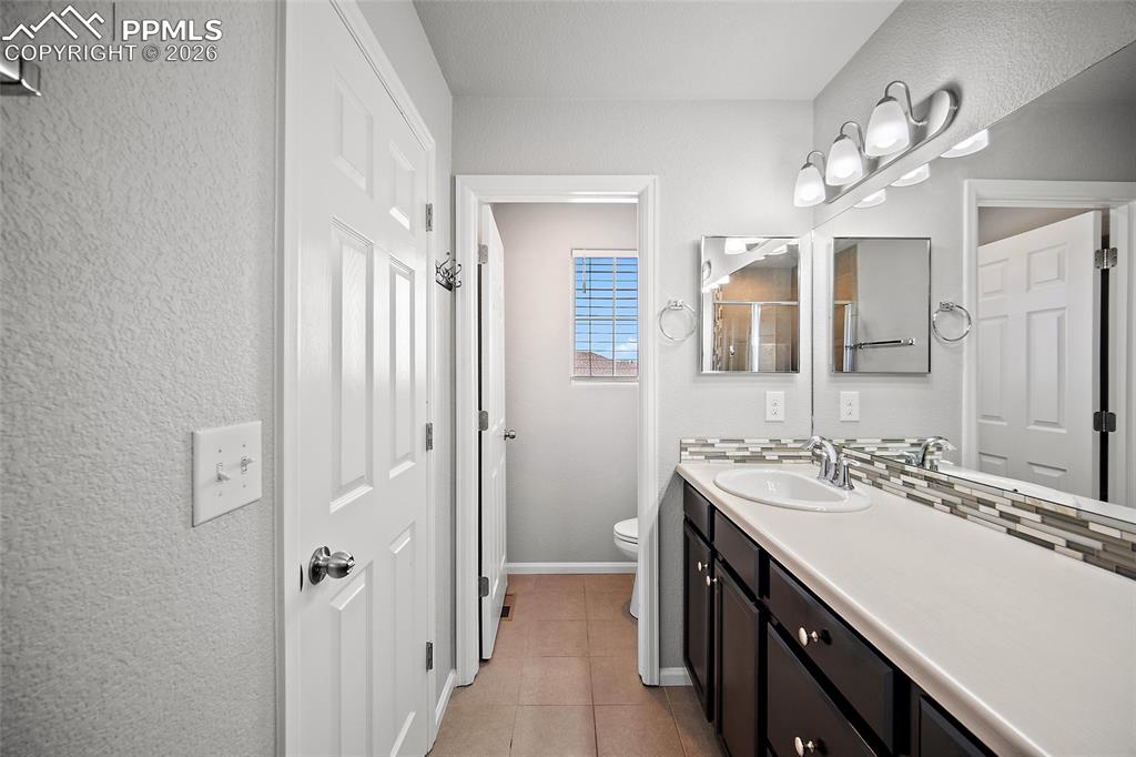 Image 22 of 42: Bathroom