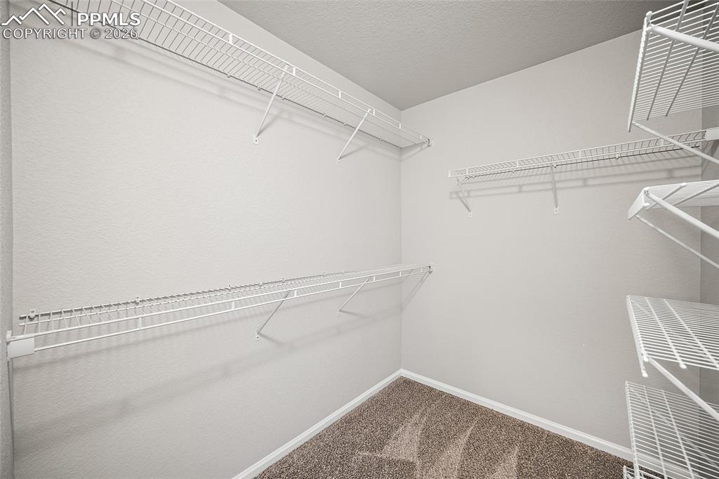 Image 25 of 42: Closet