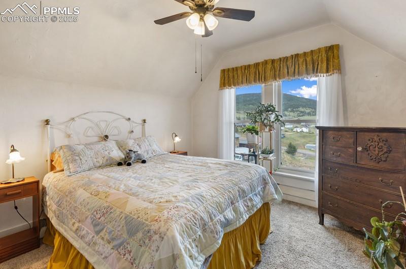 Image 19 of 27: Bedroom