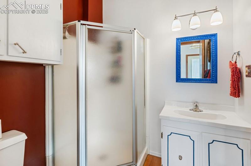 Image 21 of 27: Bathroom