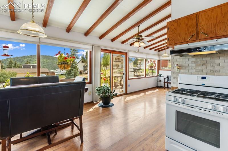 Image 6 of 27: Kitchen
