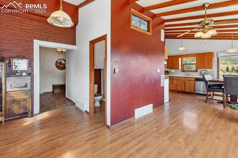Image 8 of 27: Kitchen