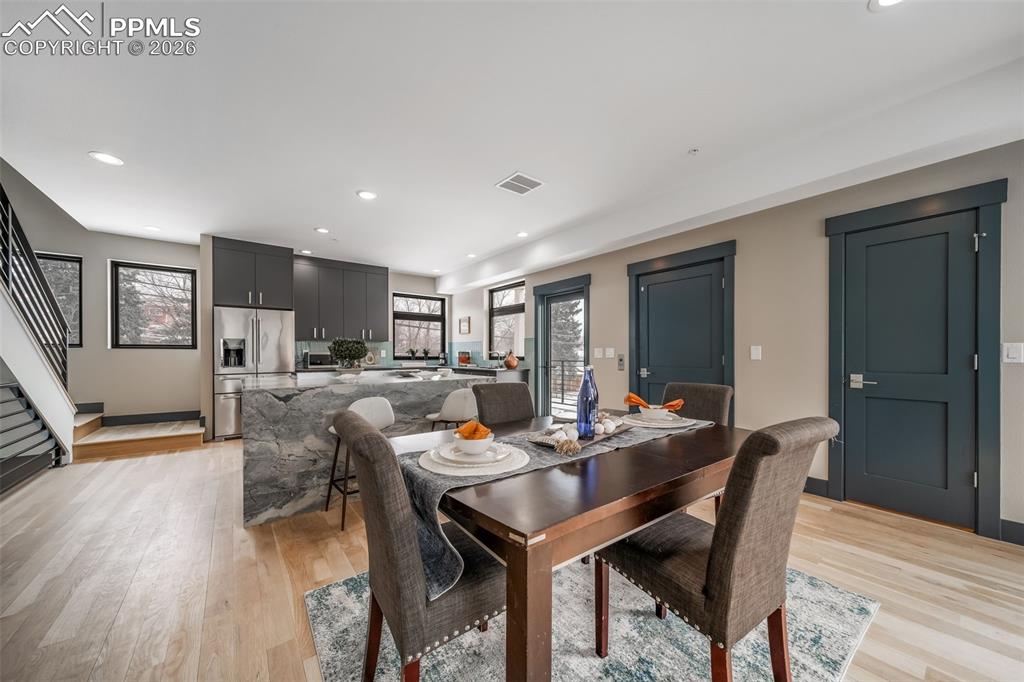 Image 15 of 50: Dining Area