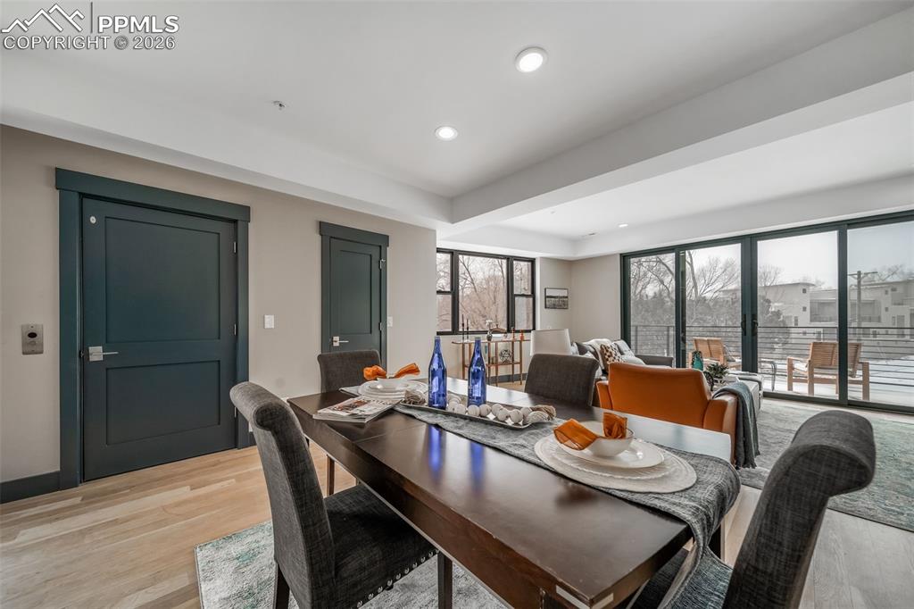 Image 16 of 50: Dining Area