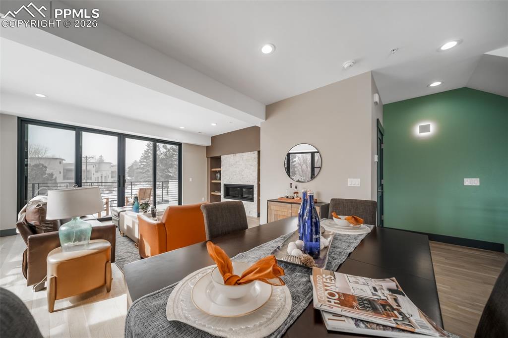 Image 17 of 50: Dining Area