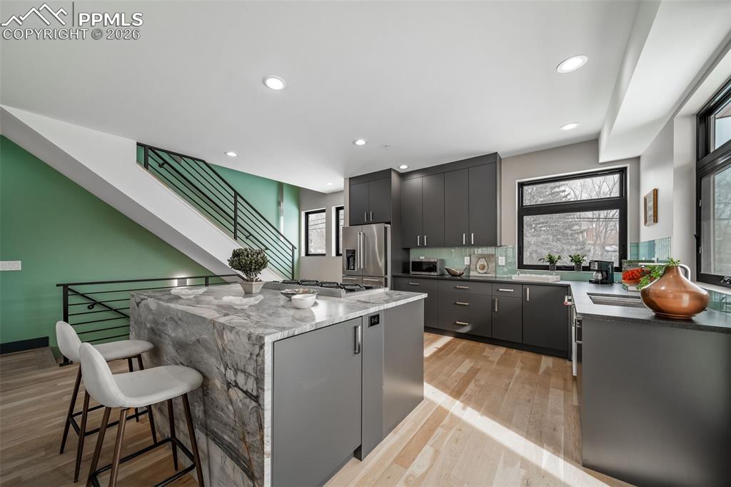 Image 18 of 50: Kitchen