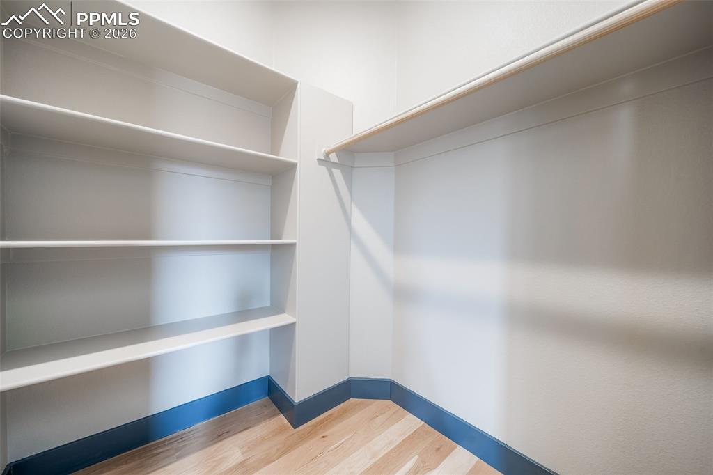 Image 35 of 50: Closet