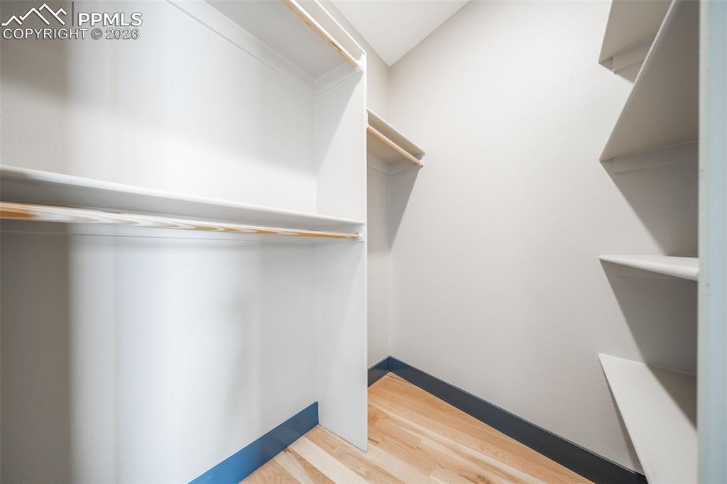 Image 36 of 50: Closet