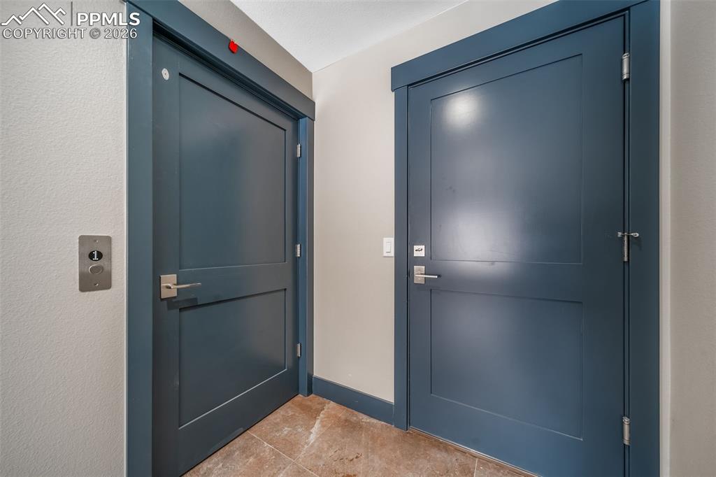 Image 5 of 50: Entry