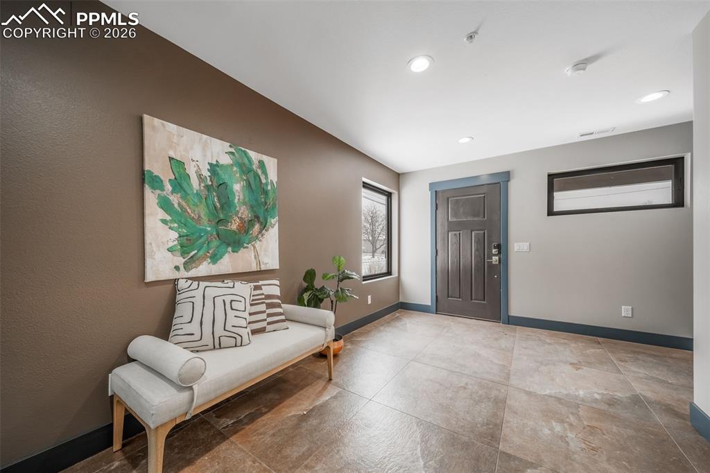 Image 6 of 50: Entry