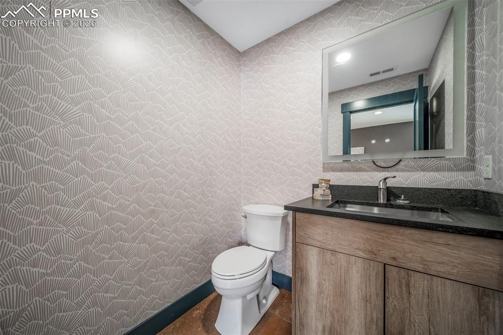 Image 7 of 50: Bathroom