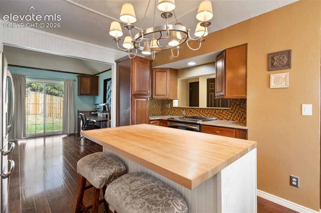 Image 12 of 29: Kitchen
