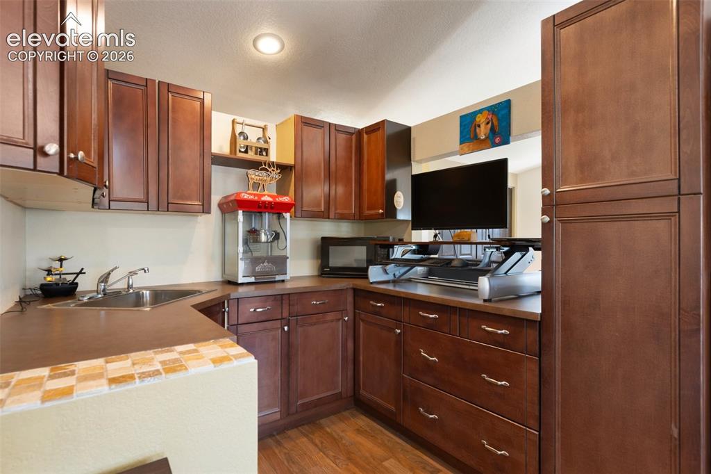 Image 14 of 29: Kitchen