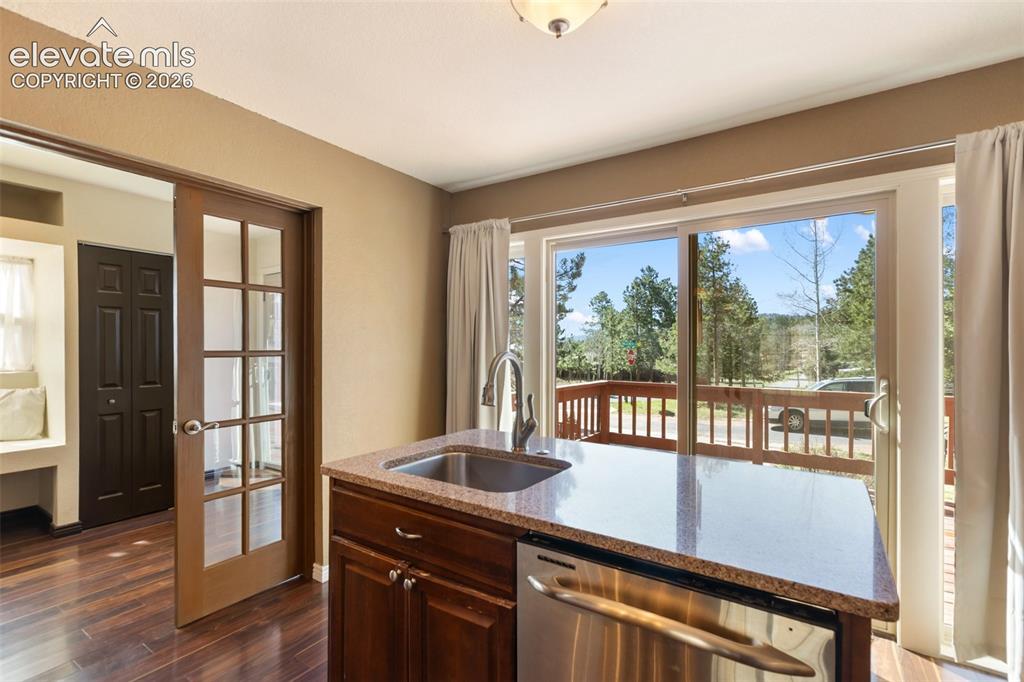 Image 16 of 29: Kitchen