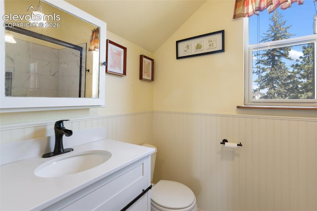 Image 21 of 29: Bathroom