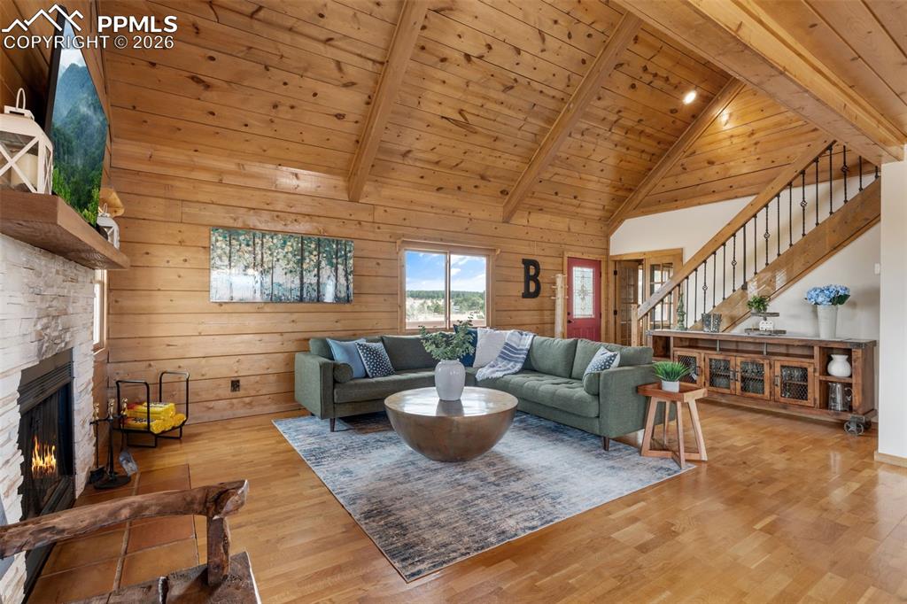 Image 11 of 50: Walk-out