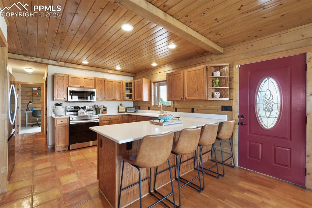 Image 2 of 50: Breakfast Bar