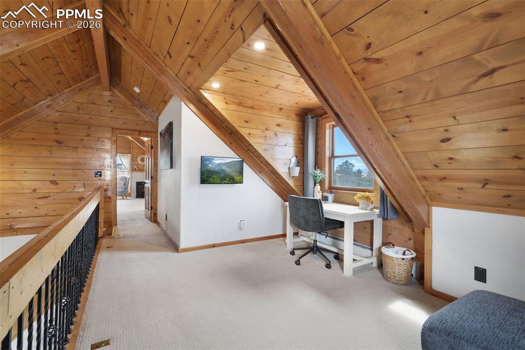 Image 20 of 50: Loft