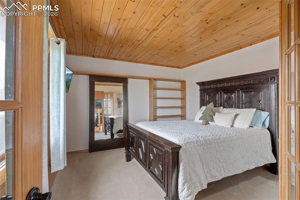 Image 21 of 50: Office or Non-Conforming 5th Bedroom