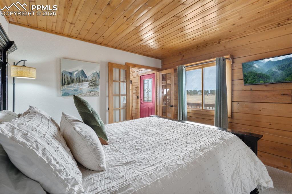 Image 22 of 50: Office or Non-Conforming 5th Bedroom