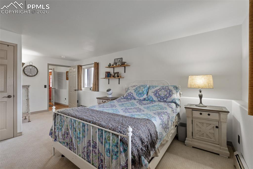 Image 28 of 50: Bedroom