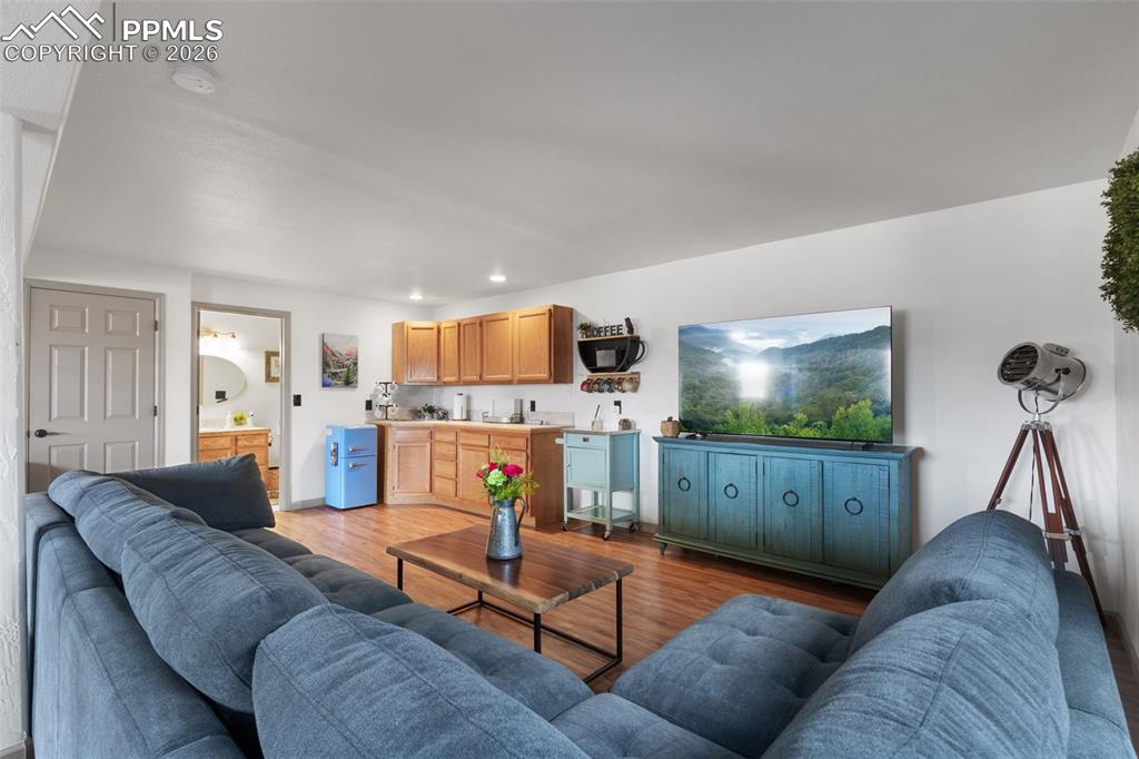 Image 31 of 50: Family Room