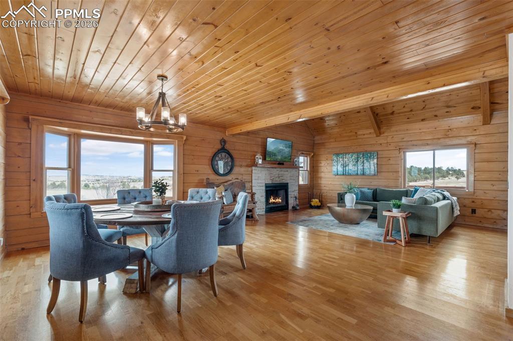 Image 5 of 50: Great Room 