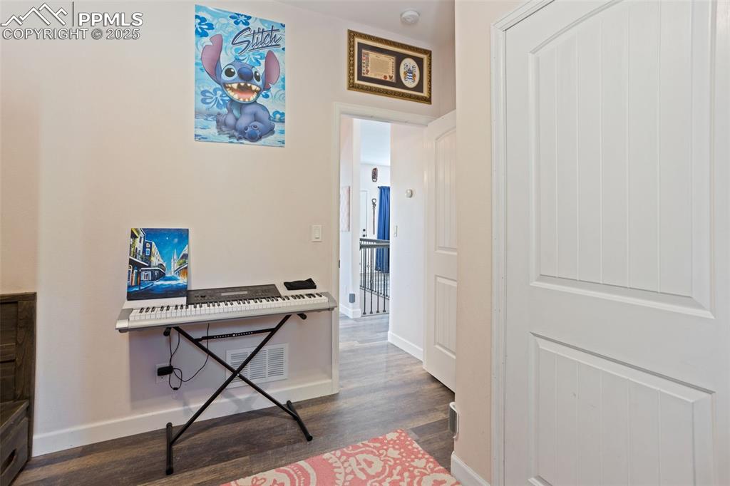 Image 18 of 33: Bedroom 3