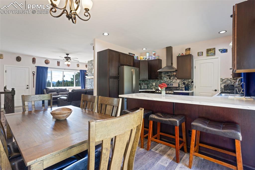 Image 6 of 33: Dining Area