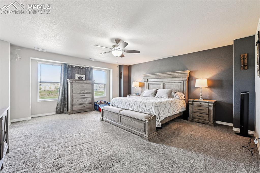 Image 26 of 50: Bedroom