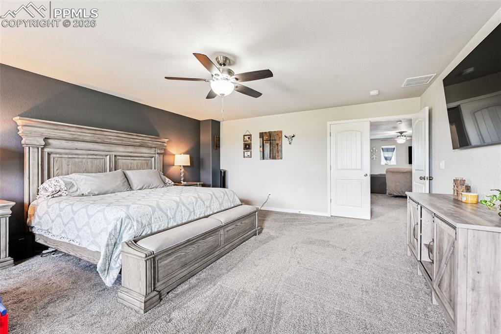 Image 29 of 50: Bedroom