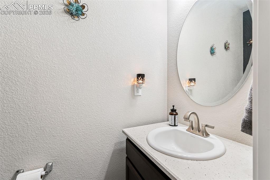 Image 6 of 50: Bathroom