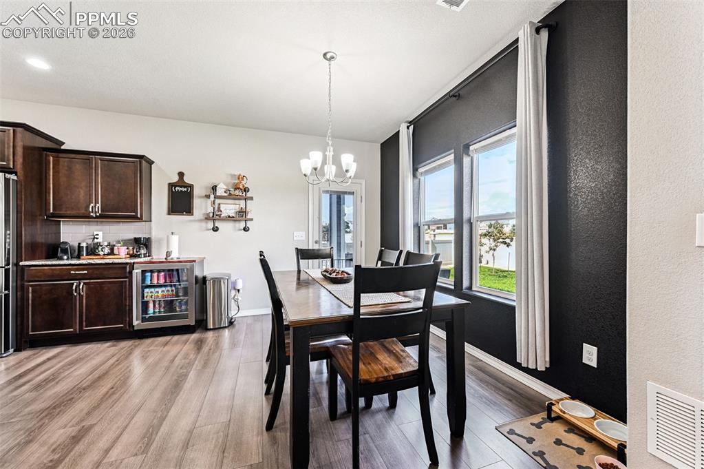 Image 9 of 50: Dining Area