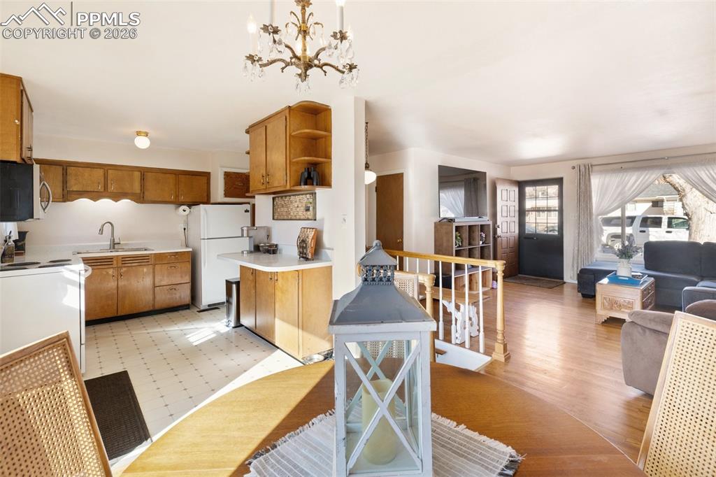 Image 5 of 24: This property flows effortlessly from one room to another