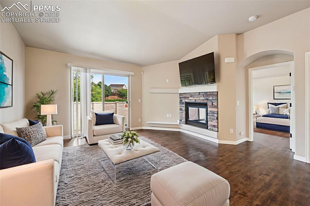 Image 3 of 19: Virtually Staged